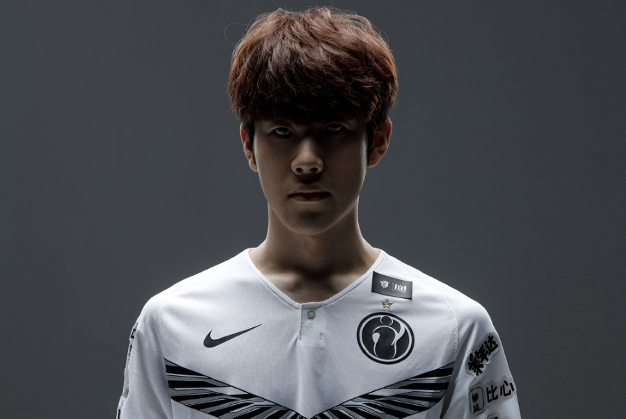 德容让位马 德容让位马